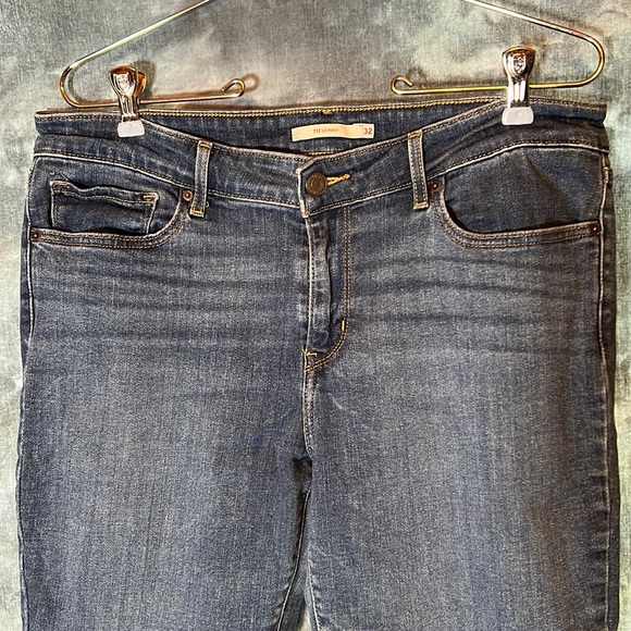 Levi’s 711 Skinny Distressed Jeans, Women's sz. 32 - Picture 2 of 16